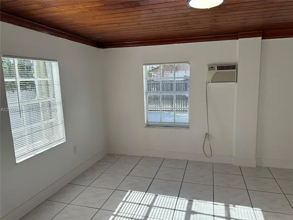 $1,900 | 1765 Southwest 21st Street, Unit 3, Miami, FL 33145