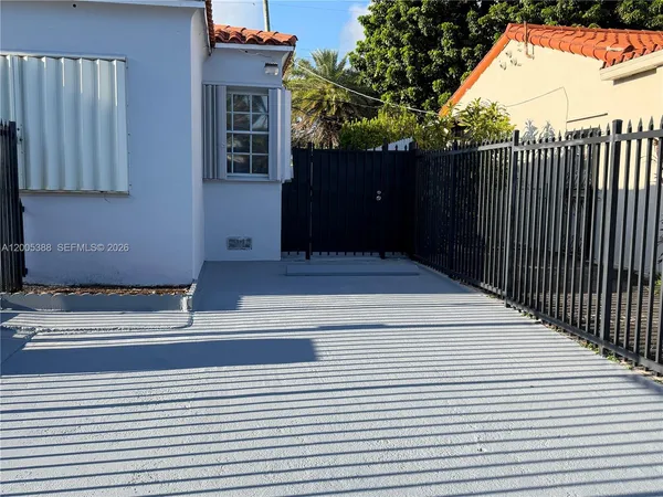 $1,900 | 1765 Southwest 21st Street, Unit 3, Miami, FL 33145