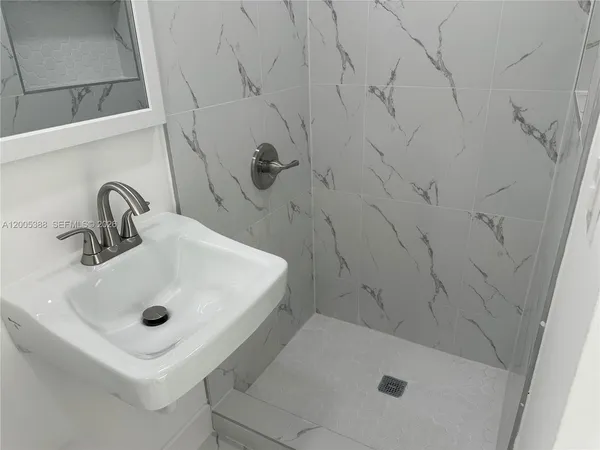 $1,900 | 1765 Southwest 21st Street, Unit 3, Miami, FL 33145