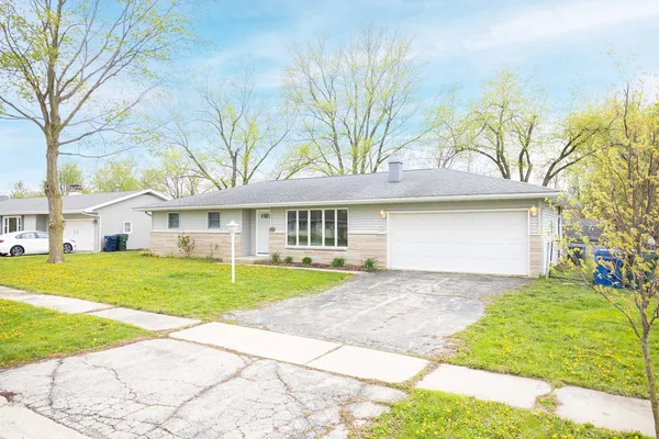 $334,900 | 307 Illini Drive, Minooka, IL 60447