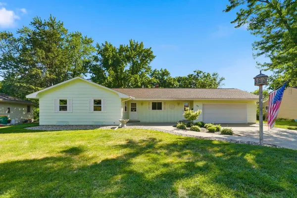 $399,900 | 121 South Hillcrest Drive, Belle Plaine, MN 56011