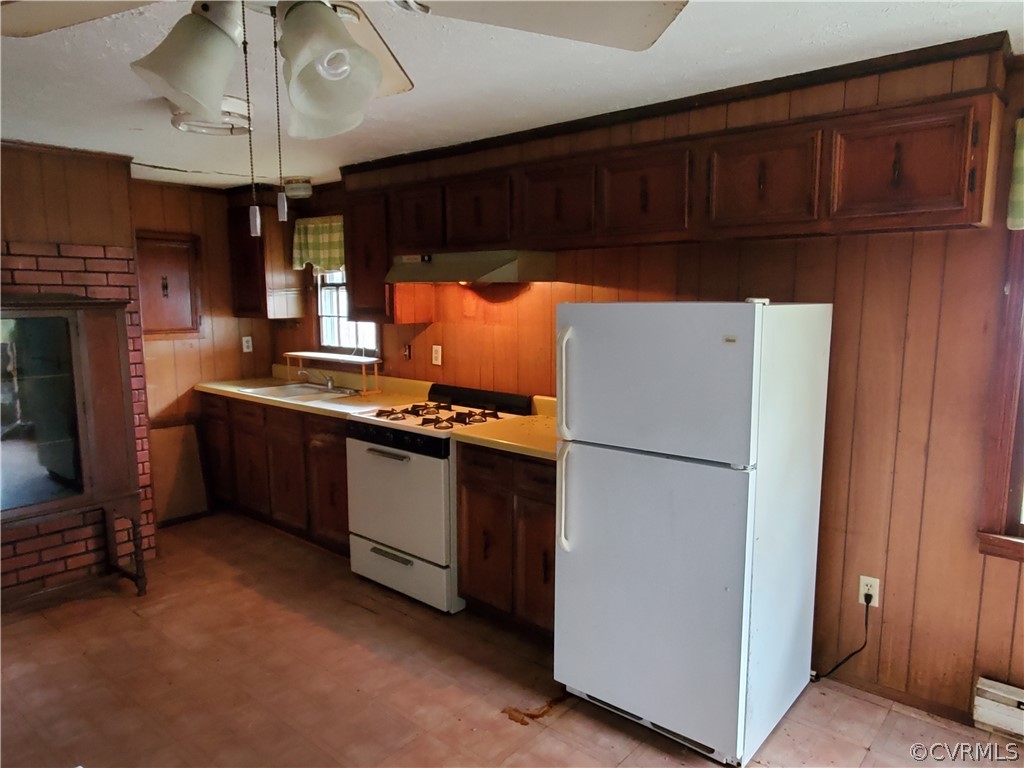 1600 Namozine Road Church Road, VA 23833 - Photo 10 of 45 a kitchen with a refrigerator and a sink