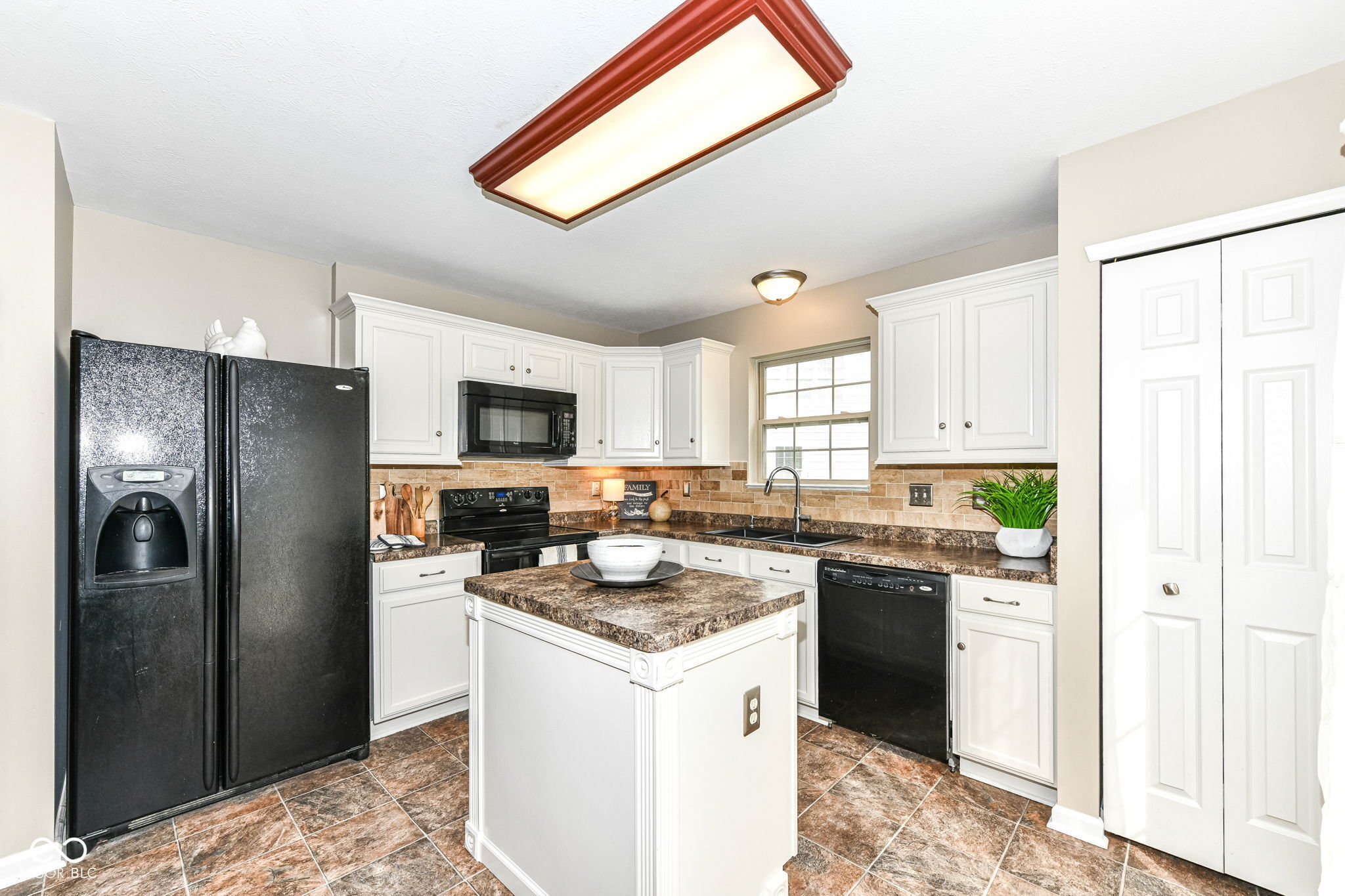 5856 Long Ridge Place Indianapolis, IN 46221 - Photo 13 of 30 Gallery Image 13