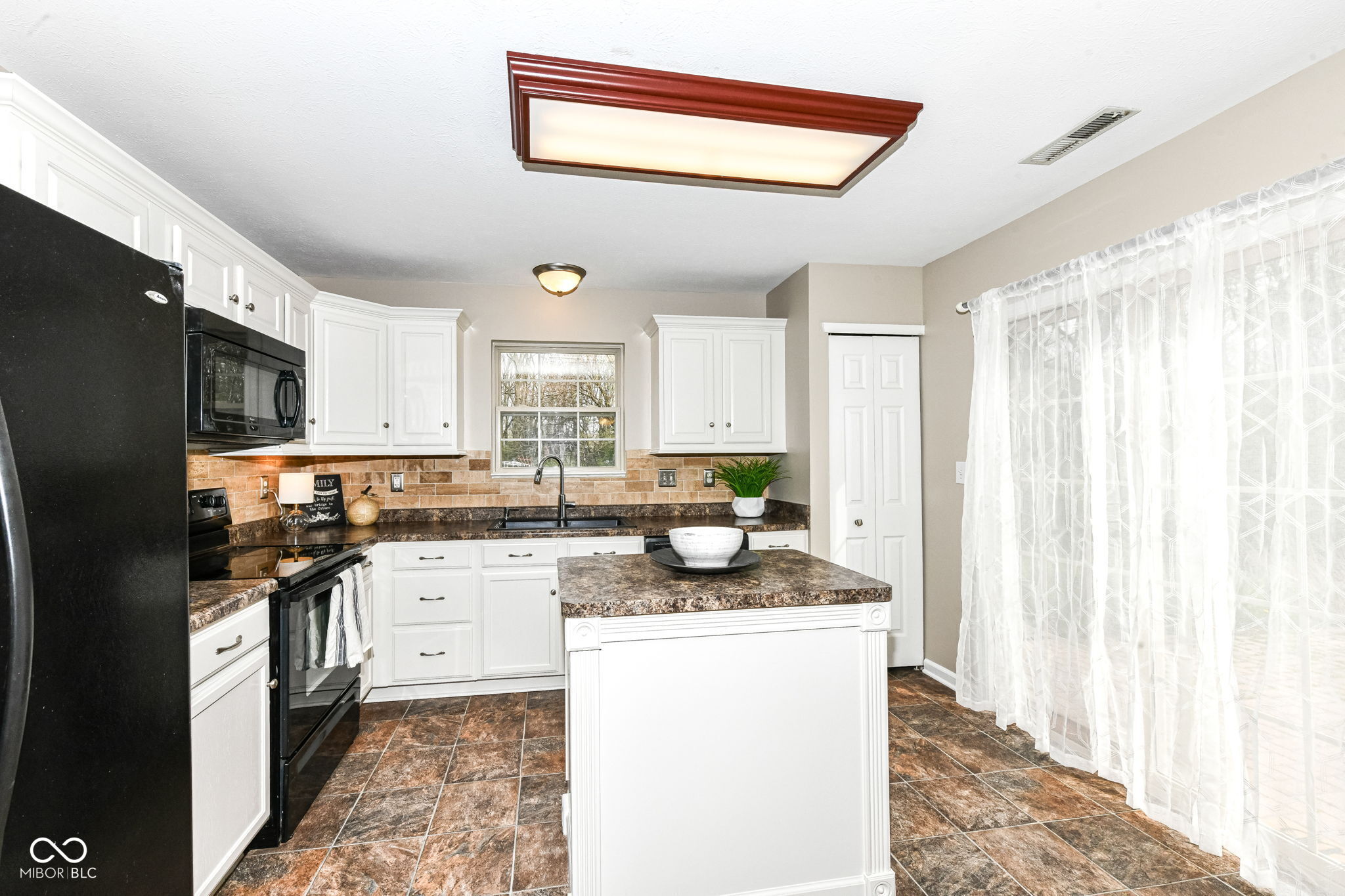 5856 Long Ridge Place Indianapolis, IN 46221 - Photo 14 of 30 Gallery Image 14