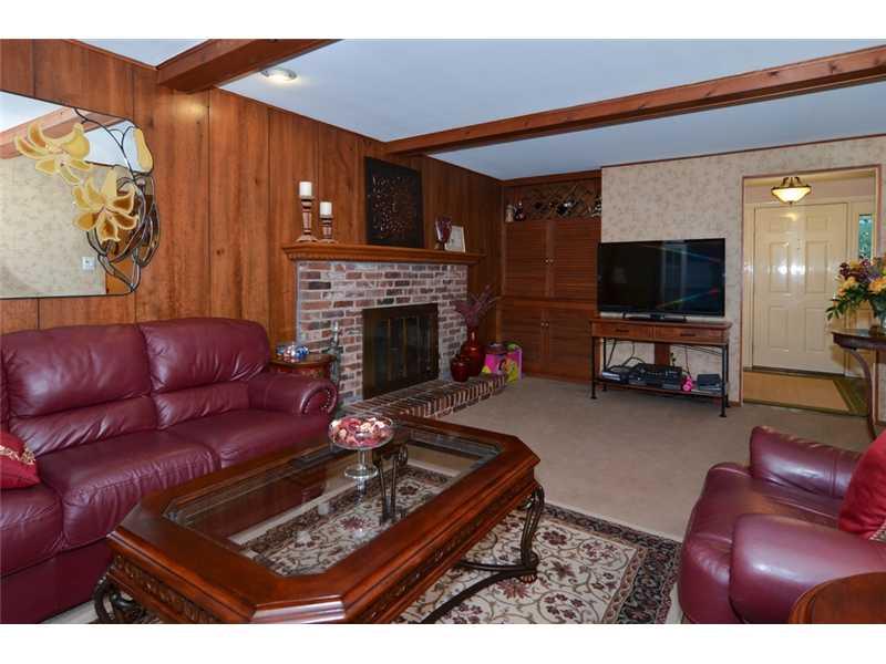 422 Goldsmith Road Pittsburgh, PA 15237 - Photo 21 of 23 Family Room.