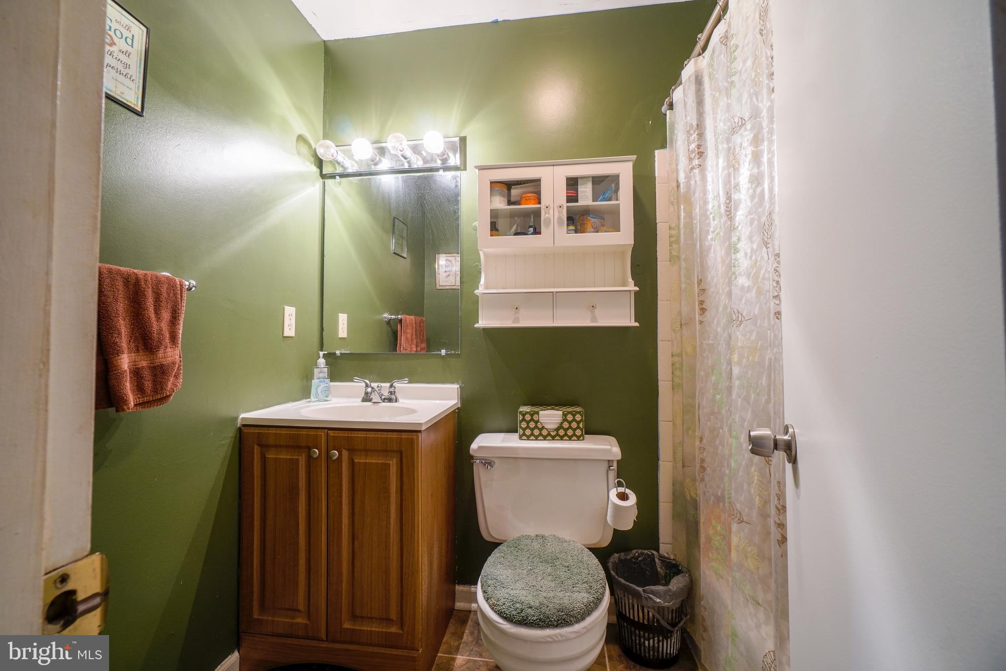 24220 Log House Road Gaithersburg, MD 20882 - Photo 14 of 20 Hall Bathroom
