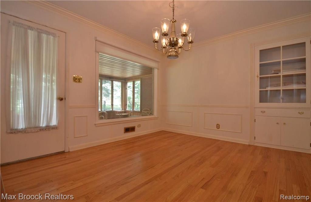 18900 Riverside Drive Beverly Hills, MI 48025 - Photo 8 of 19