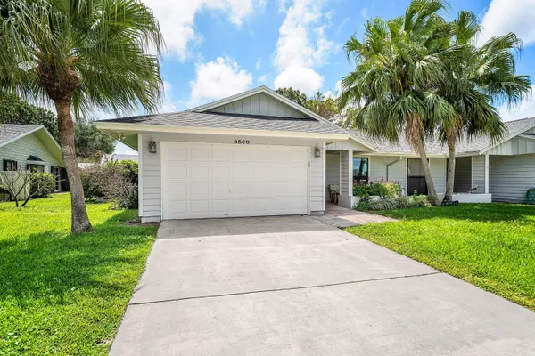 $429,000 | 8560 Southeast Eaglewood Way, Hobe Sound, FL 33455