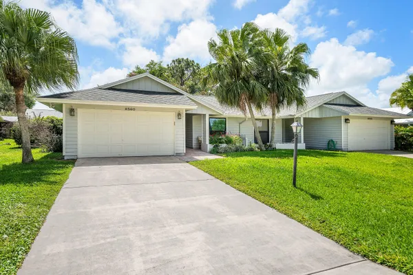 $429,000 | 8560 Southeast Eaglewood Way, Hobe Sound, FL 33455