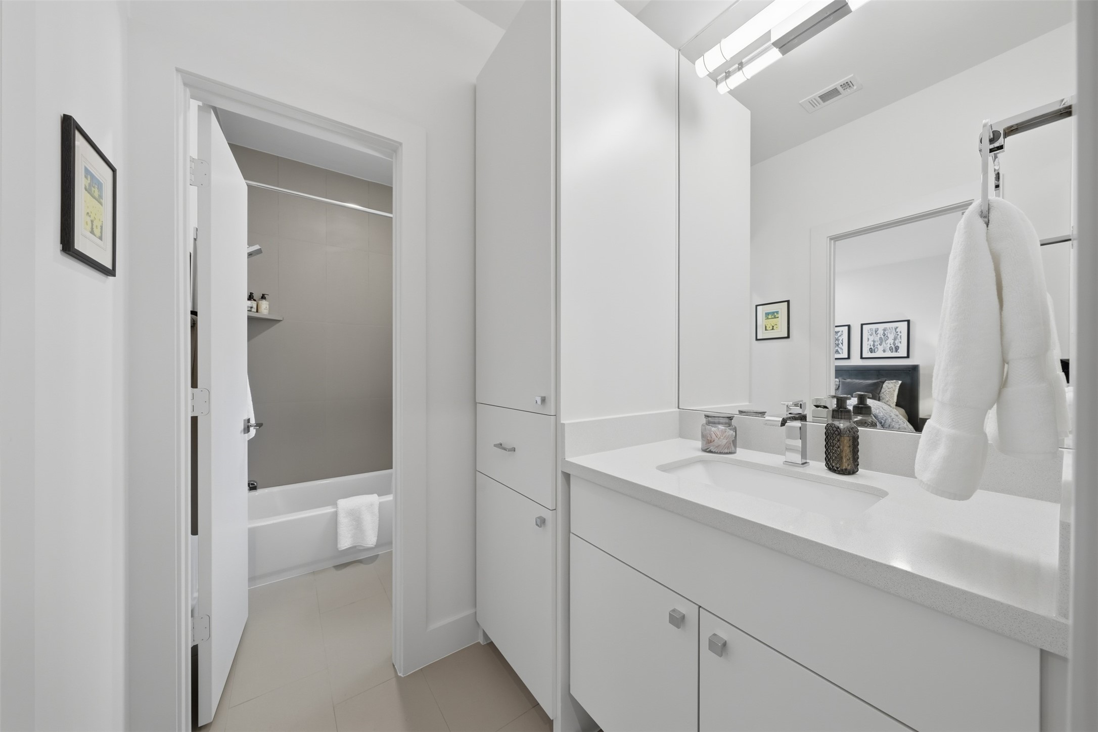 2114 McDuffie Street Houston, TX 77019 - Photo 33 of 45 The secondary bedrooms share this jack and jill style bathroom and each have their own private vanity area.