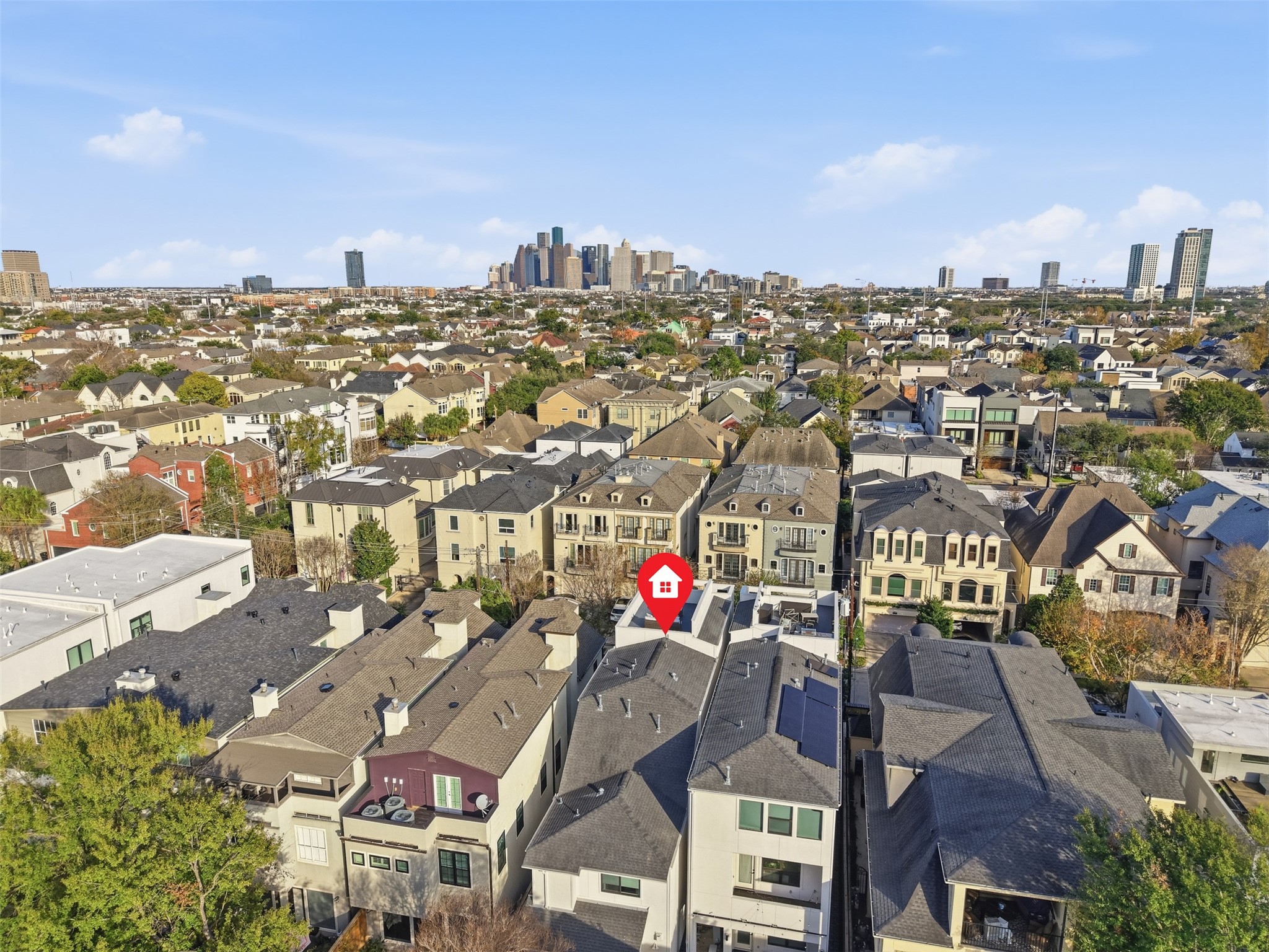 2114 McDuffie Street Houston, TX 77019 - Photo 45 of 45 The location is unmatched with countless eateries, tea houses, coffee shops and boutique shopping in walking distance, all with this breath taking view of downtown!