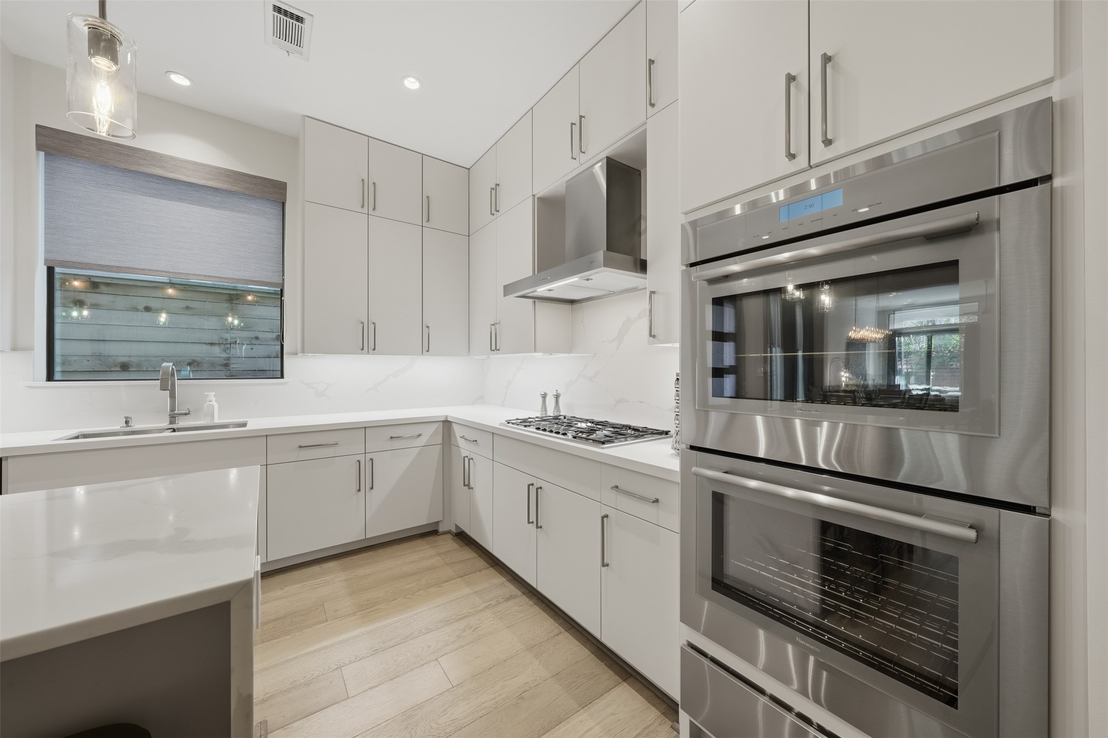 2114 McDuffie Street Houston, TX 77019 - Photo 8 of 45 The Thermador 5-burner range with a Zephyr vent hood, and Thermador double ovens and warming drawer are a chef's dream!