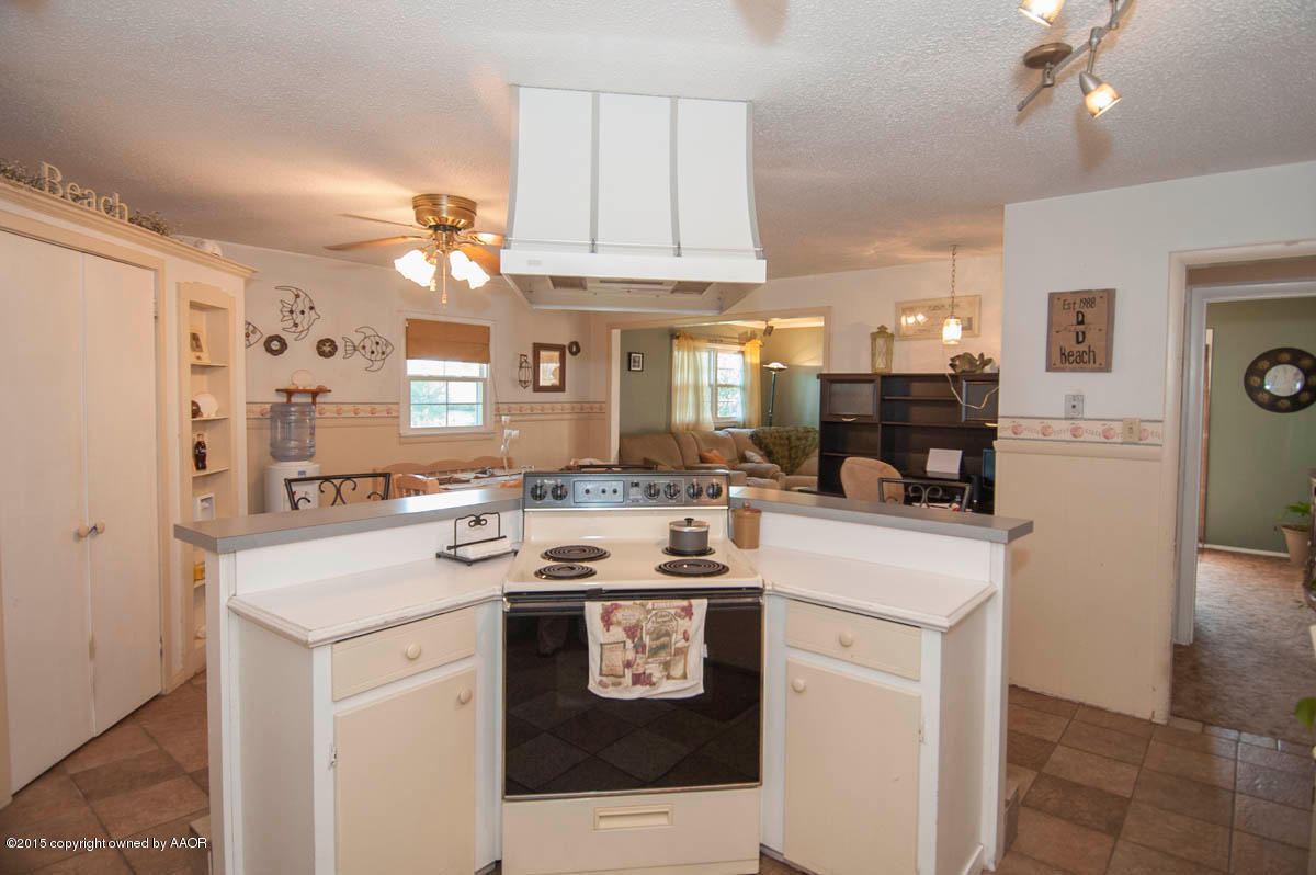 201 Geronimo Road Amarillo, TX 79108 - Photo 13 of 36 KITCHEN VIEW 3