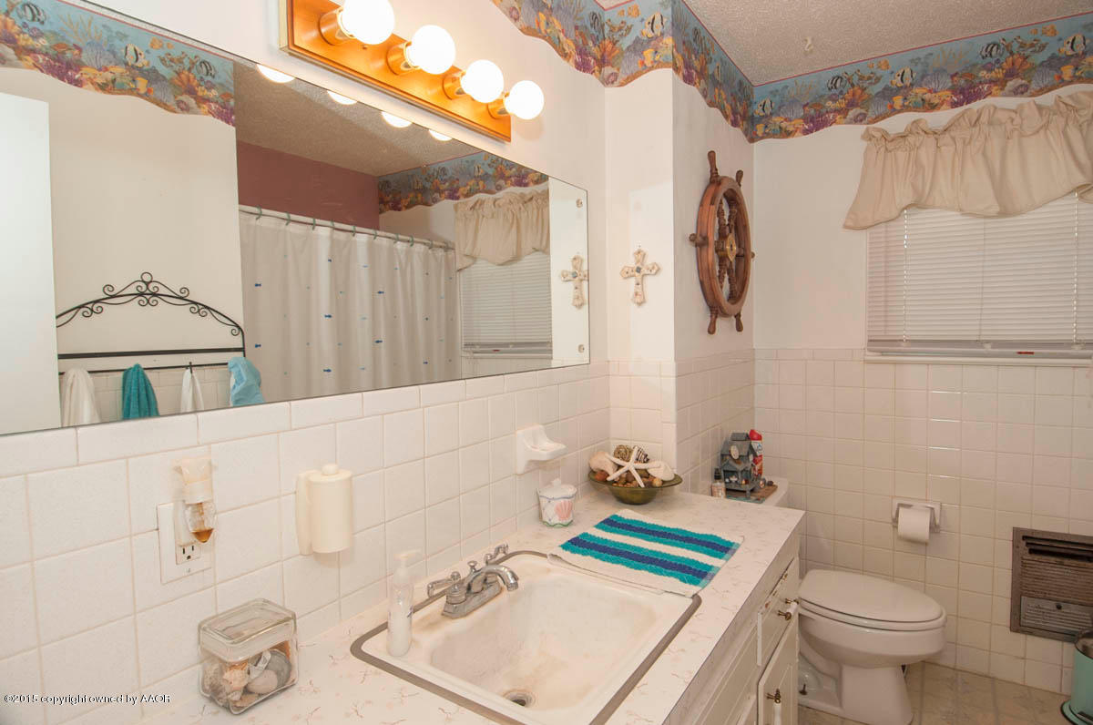 201 Geronimo Road Amarillo, TX 79108 - Photo 7 of 36 BATHROOM 2