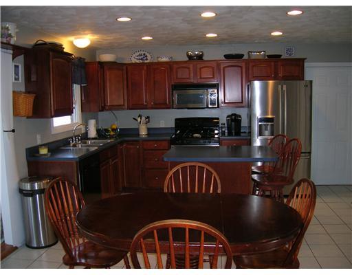 1073 Finchley Road North Huntingdon, PA 15642 - Photo 6 of 18 Kitchen.