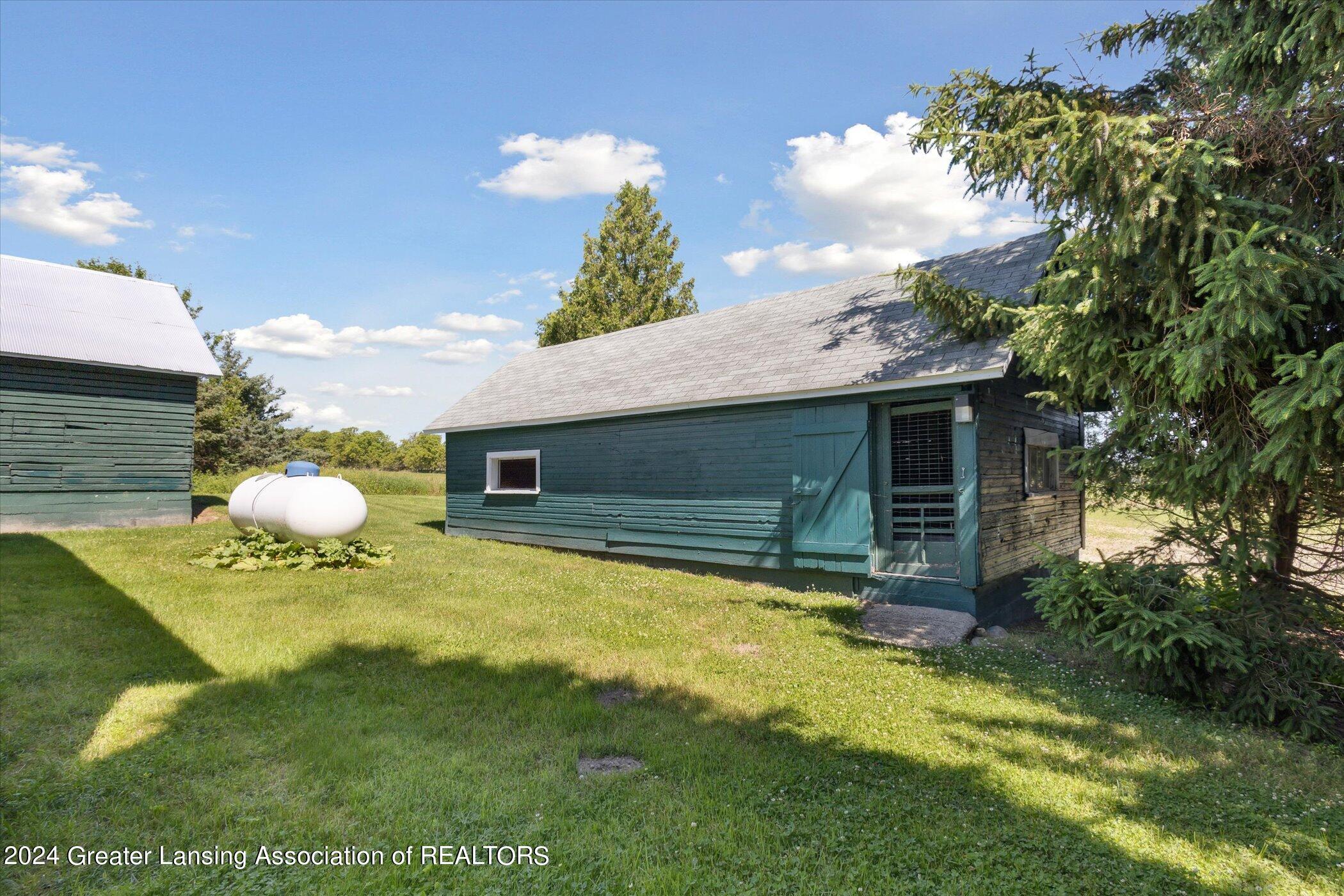 6491 Oneida Road Charlotte, MI 48813 - Photo 45 of 59 Chicken Coop