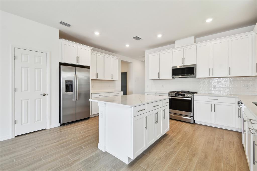 18071 Cherished Loop Lakewood Ranch, FL 34211 - Photo 8 of 44