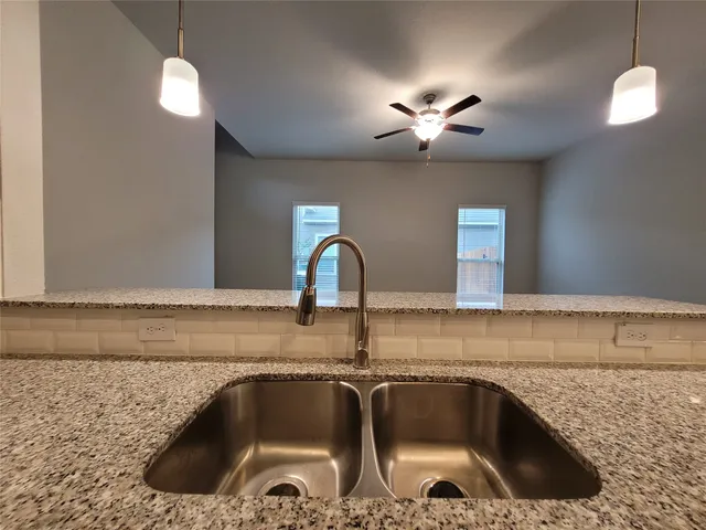 $1,845 | 210 Oakcrest, Unit A, Conroe, TX 77304