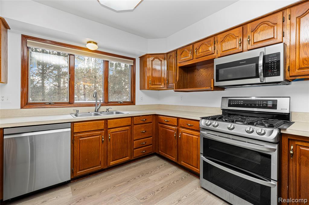 2411 Lassiter Drive Rochester Hills, MI 48309 - Photo 15 of 48