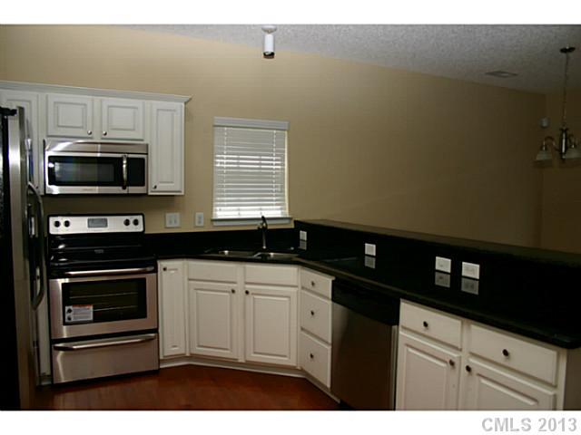 6913 Lowen Road Charlotte, NC 28269 - Photo 4 of 11