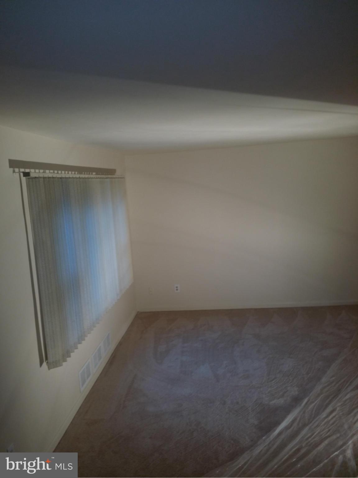 1501 Amherst Road Hyattsville, MD 20783 - Photo 5 of 29 Living Room