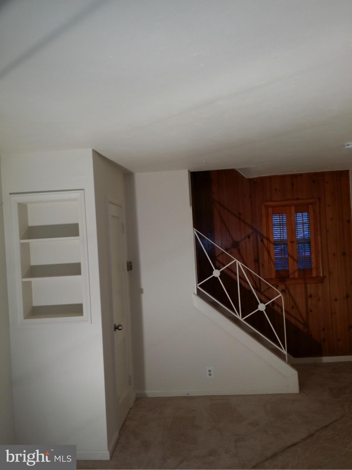 1501 Amherst Road Hyattsville, MD 20783 - Photo 6 of 29 Living Room