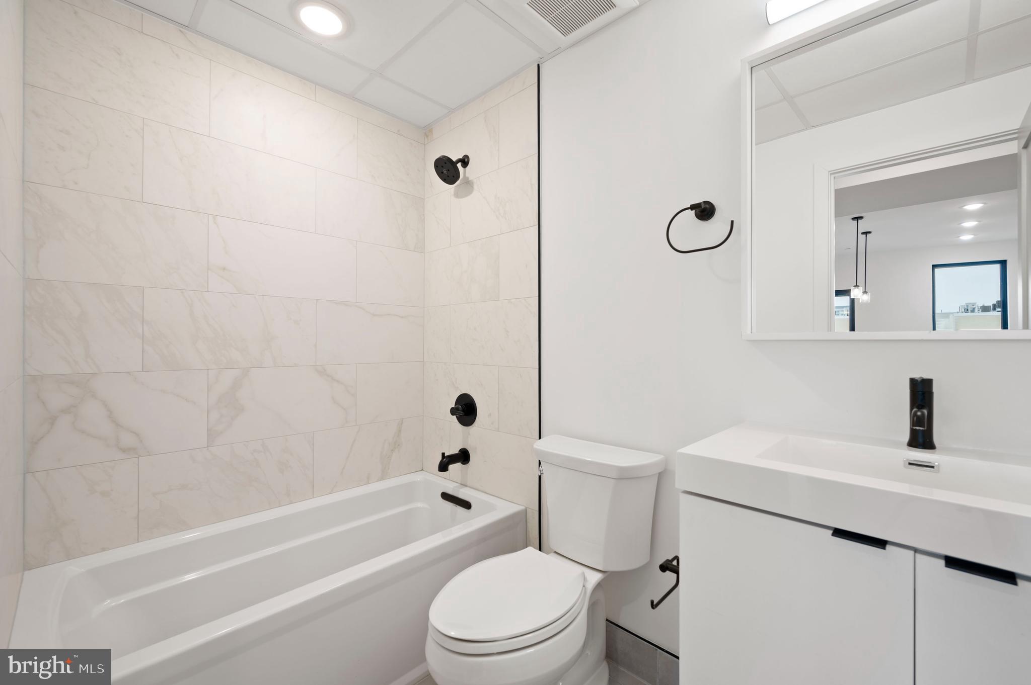 1801 Fairmount Avenue, Unit 303 Philadelphia, PA 19130 - Photo 15 of 40 Bath 1