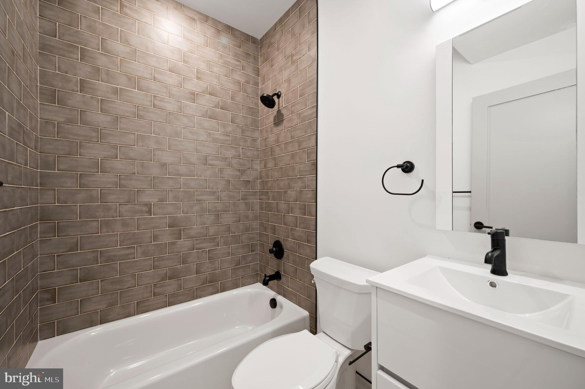 1801 Fairmount Avenue, Unit 303 Philadelphia, PA 19130 - Photo 20 of 40 Bath 2