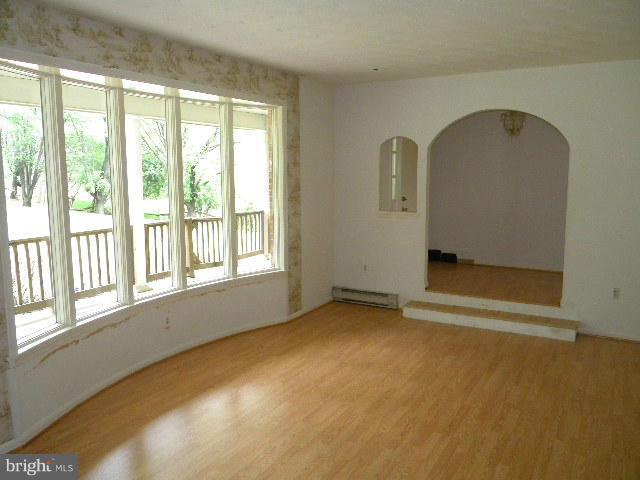 10965 Scaggsville Road Laurel, MD 20723 - Photo 3 of 12 Living Room