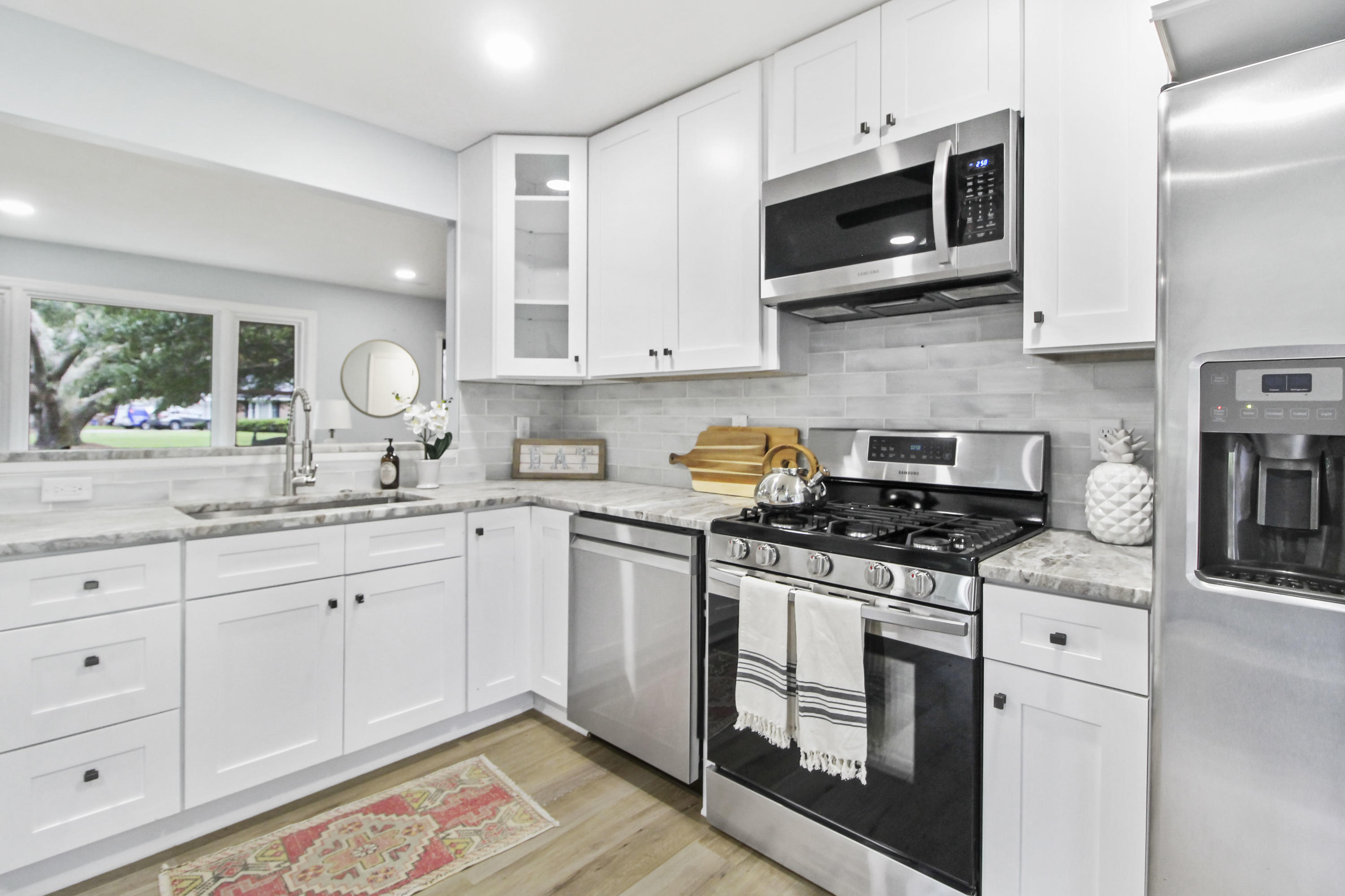 1208 Julian Clark Road Charleston, SC 29412 - Photo 3 of 36 gas range