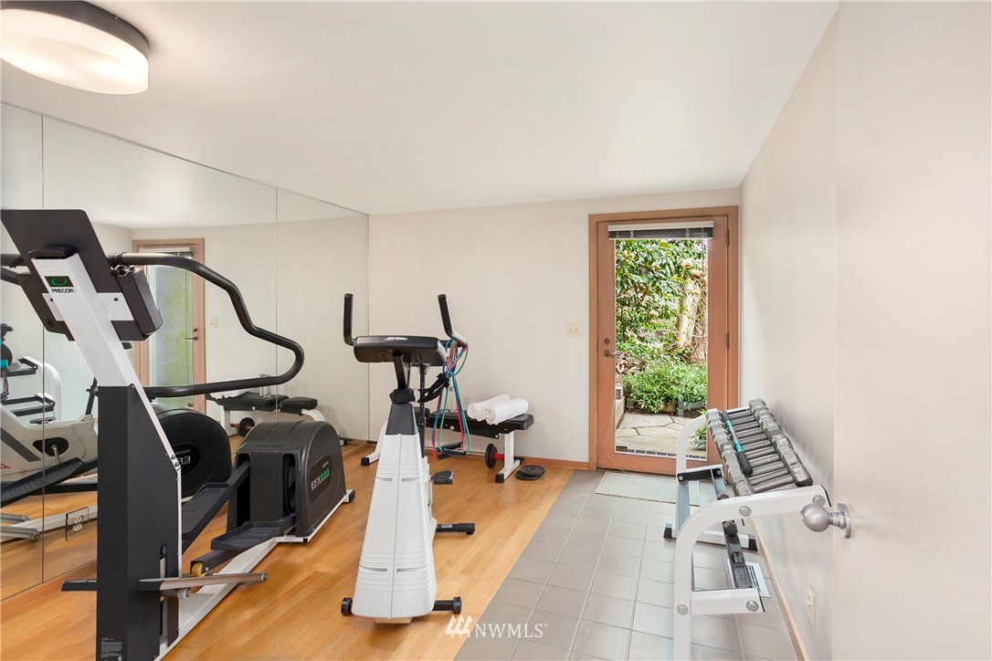 3840 East Mercer Way Mercer Island, WA 98040 - Photo 15 of 25