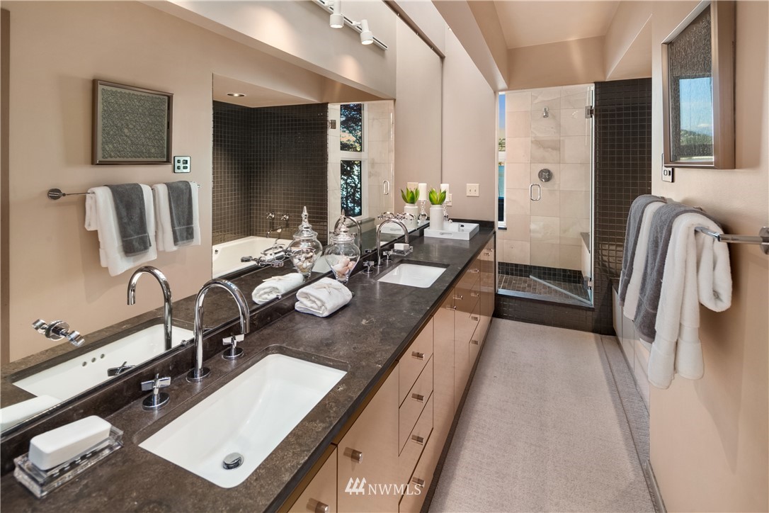 3840 East Mercer Way Mercer Island, WA 98040 - Photo 17 of 25