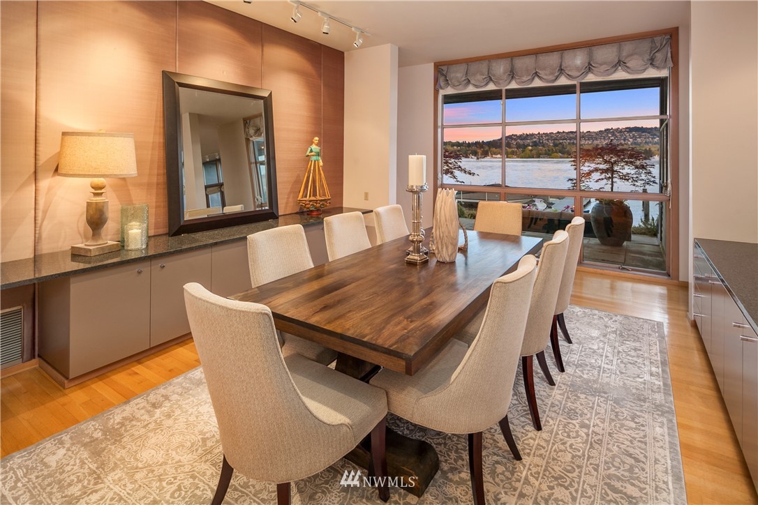 3840 East Mercer Way Mercer Island, WA 98040 - Photo 7 of 25
