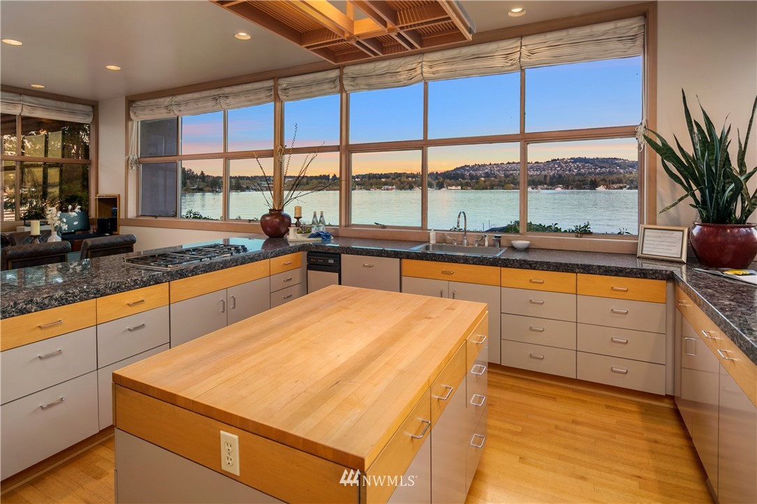 3840 East Mercer Way Mercer Island, WA 98040 - Photo 8 of 25