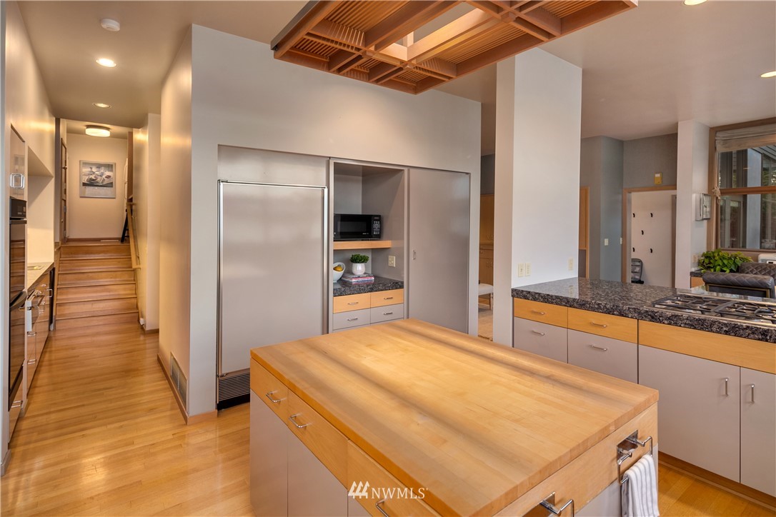 3840 East Mercer Way Mercer Island, WA 98040 - Photo 9 of 25