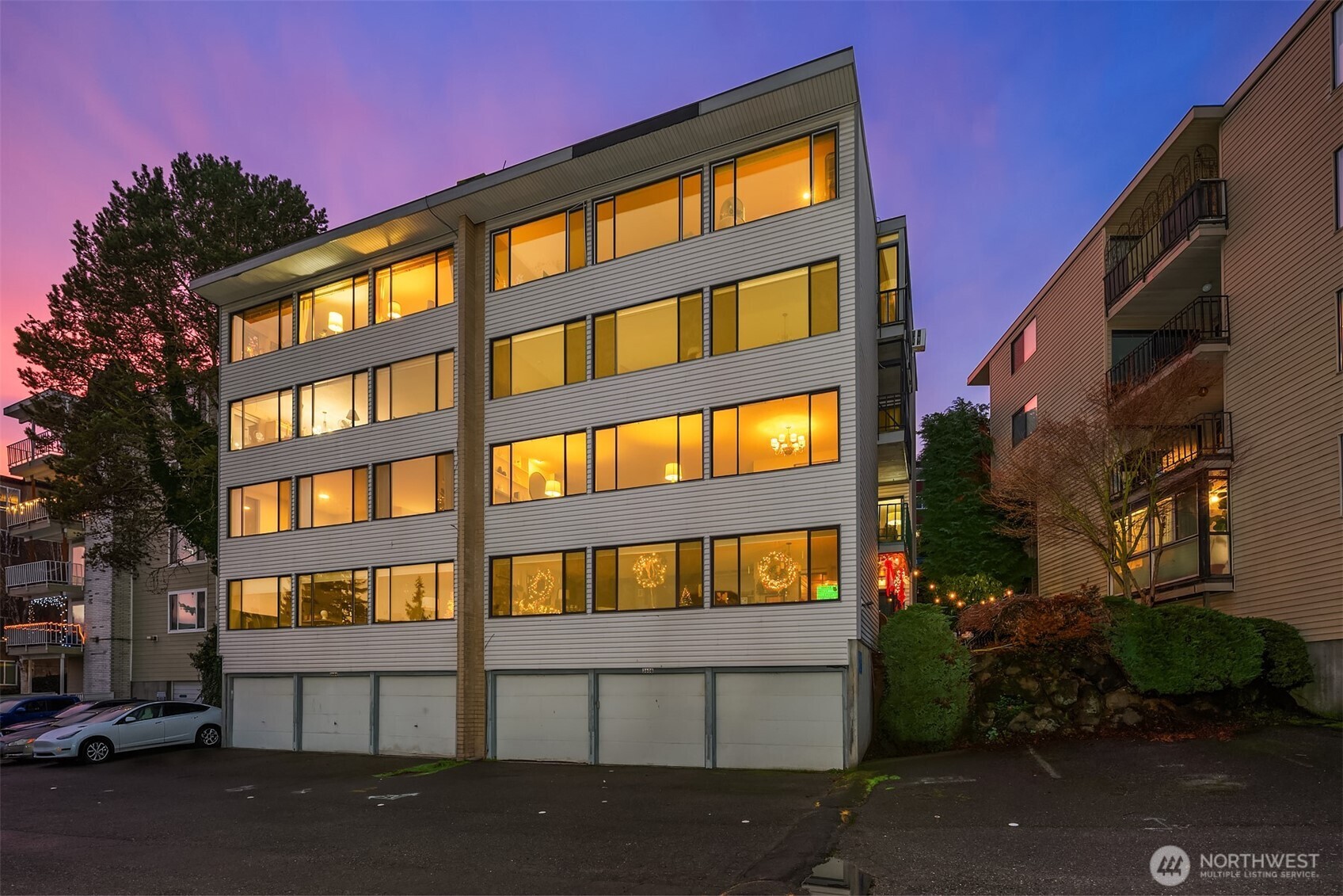 3608 26th Place West, Unit 201 Seattle, WA 98199 - Photo 33 of 33 a front view of a building