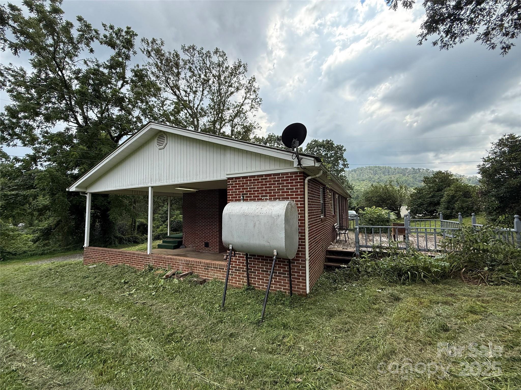 183 Maple Road Spruce Pine, NC 28777 - Photo 12 of 30 a backyard of a house with table and chairs