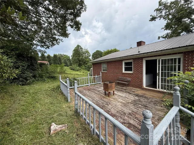a view of house with backyard porch and furniture