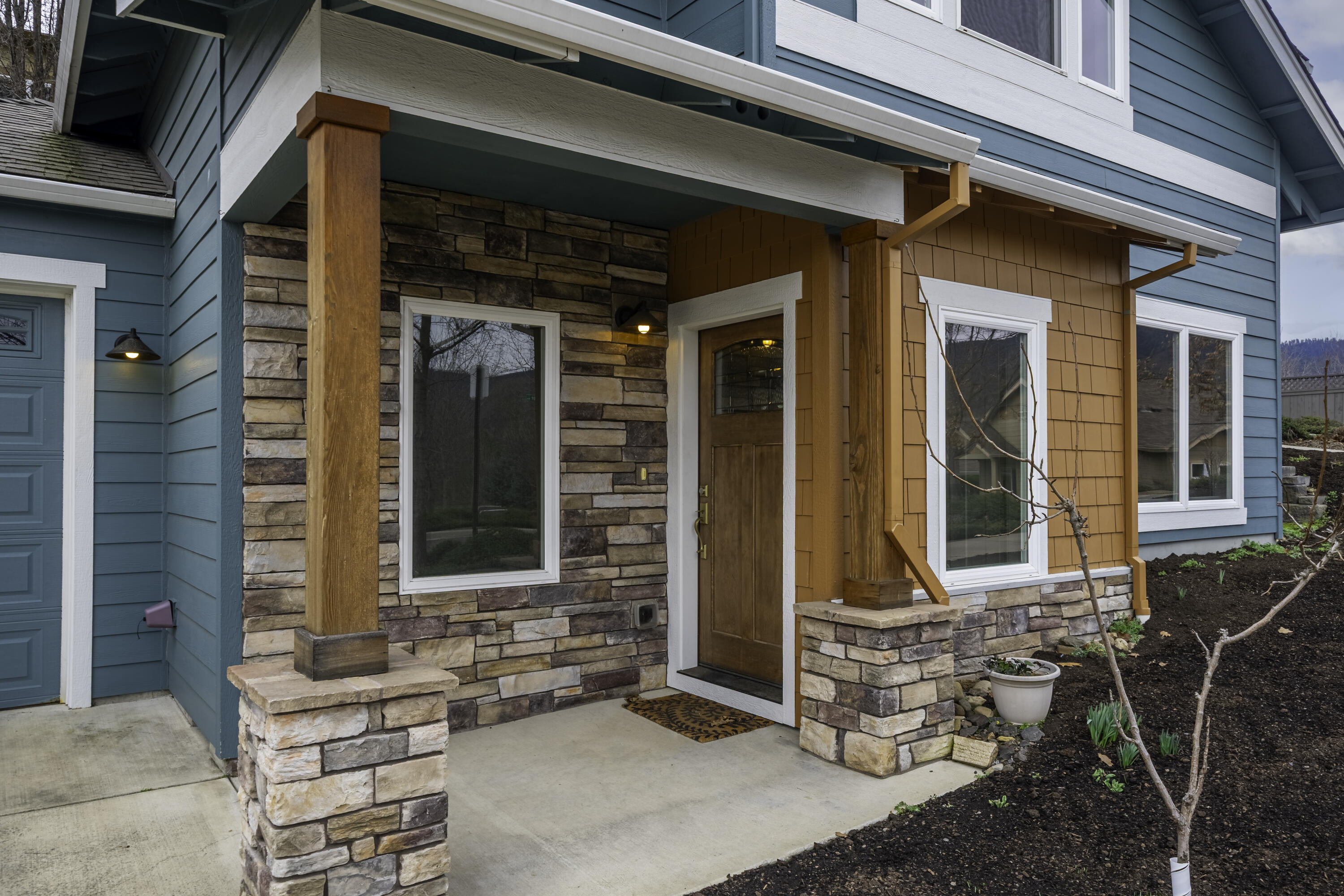 946 Stone Ridge Avenue Ashland, OR 97520 - Photo 6 of 26 DSC06264-HDR-Edit