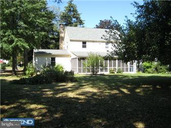 301 Greenhill Road Willow Grove, PA 19090 - Photo 2 of 12 Exterior Back