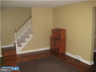 301 Greenhill Road Willow Grove, PA 19090 - Photo 8 of 12 Living Room