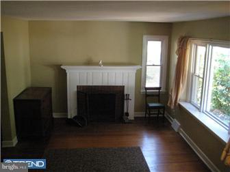 301 Greenhill Road Willow Grove, PA 19090 - Photo 9 of 12 Living Room