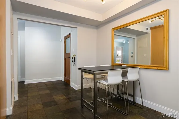 $300,000 | 6636 San Bonita Avenue, Unit 1E, Clayton, MO 63105