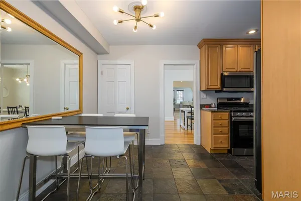 $300,000 | 6636 San Bonita Avenue, Unit 1E, Clayton, MO 63105