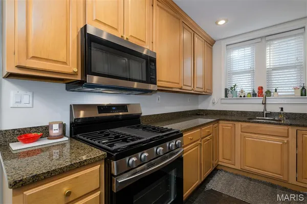 $300,000 | 6636 San Bonita Avenue, Unit 1E, Clayton, MO 63105