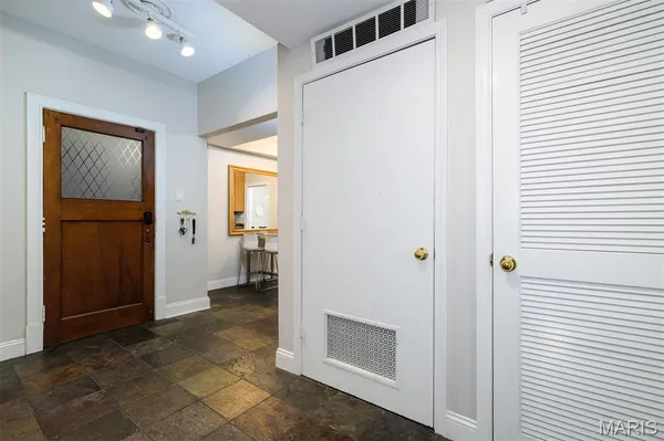 $300,000 | 6636 San Bonita Avenue, Unit 1E, Clayton, MO 63105