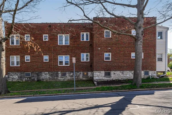 $300,000 | 6636 San Bonita Avenue, Unit 1E, Clayton, MO 63105