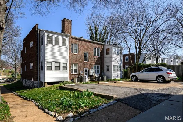 $300,000 | 6636 San Bonita Avenue, Unit 1E, Clayton, MO 63105