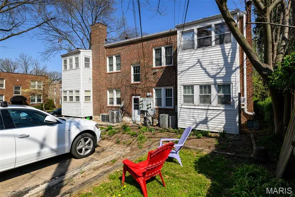 $300,000 | 6636 San Bonita Avenue, Unit 1E, Clayton, MO 63105