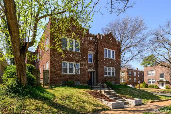 $300,000 | 6636 San Bonita Avenue, Unit 1E, Clayton, MO 63105
